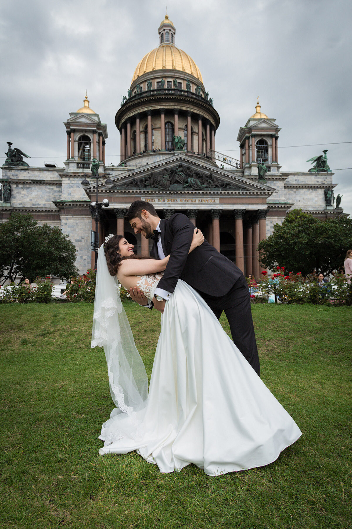 Groom dipping the bride on the lawn in front of St Isaac’s Cathedral
